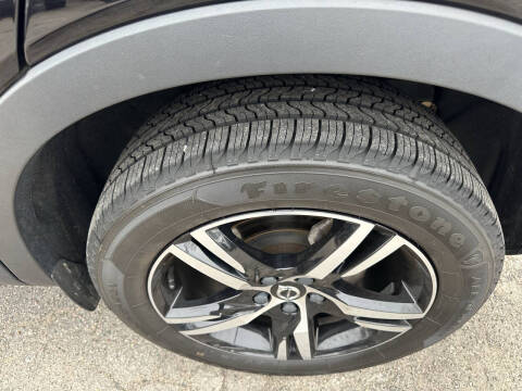 2023 Volvo XC40 B5 Plus Bright Theme