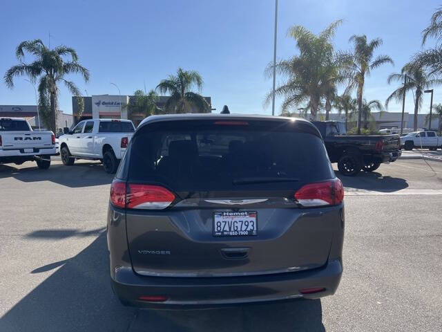 2022 Chrysler Voyager LX