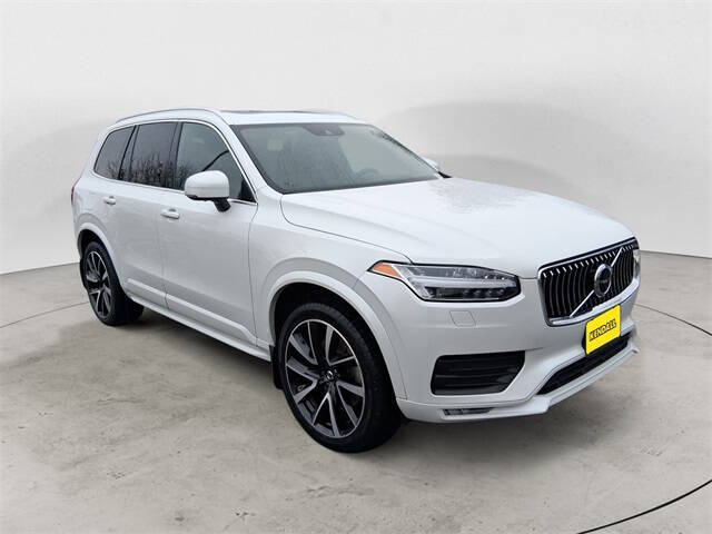 2020 Volvo XC90 T6 Momentum 6-Passenger