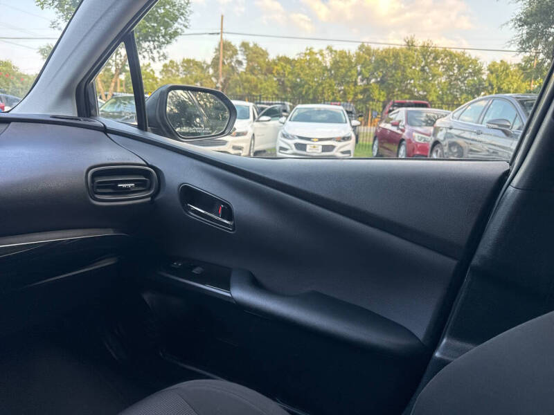 2020 Toyota Prius LE