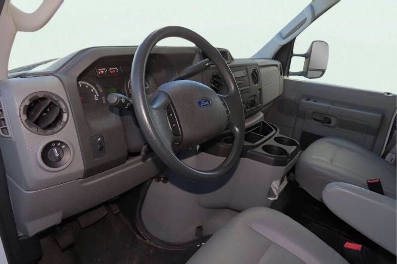 2017 Ford E-Series E-450 SD