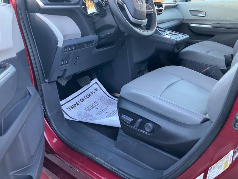 2022 Toyota Sienna XLE 7-Passenger