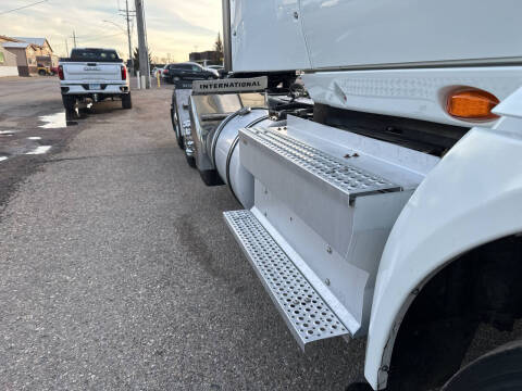 2021 International RH613