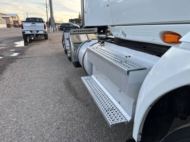 2021 International RH613