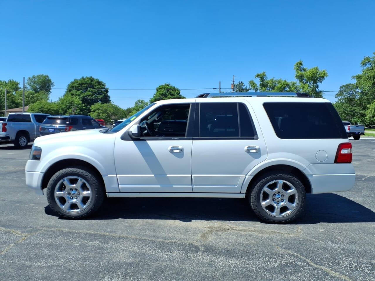 Off white 2013 Ford Expedition Limited 4x4 Limited 4dr SUV 2