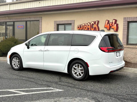 2024 Chrysler Pacifica Touring L