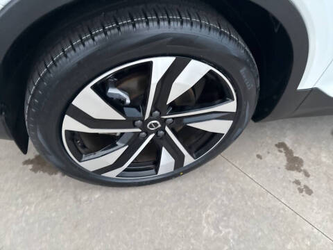 2025 Volvo XC40 B5 Plus Dark Theme