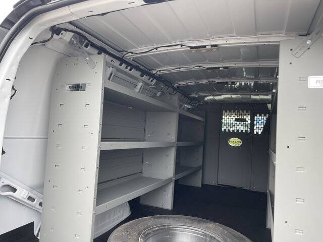 2025 Chevrolet Express 3500