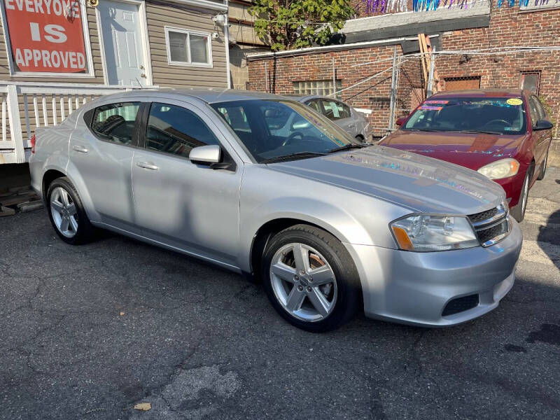 2012 Dodge Avenger SXT photo 2