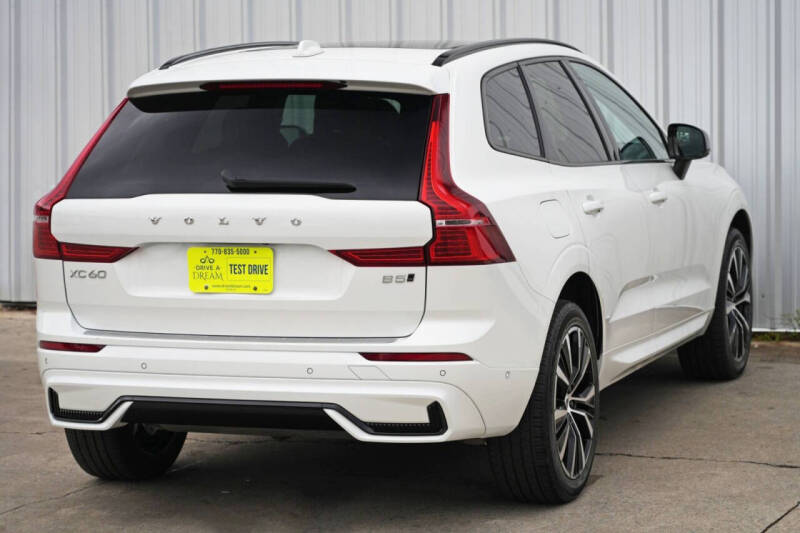 2024 Volvo XC60 B5 Plus Dark Theme