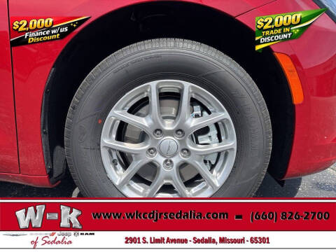 2027 Chrysler Pacifica Select