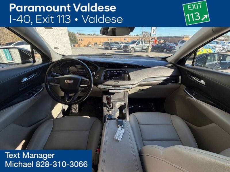 2023 Cadillac XT4 Premium Luxury