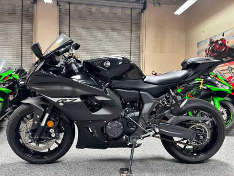 2024 Yamaha R7