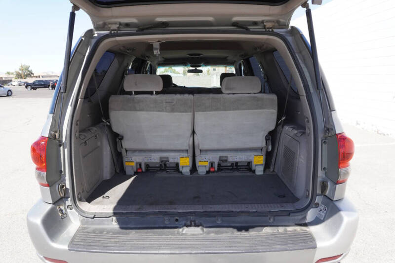 2005 Toyota Sequoia SR5