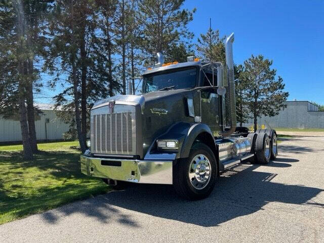 2009 Kenworth T800 Extended Cab for sale at Fleet Trucks in Columbus WI