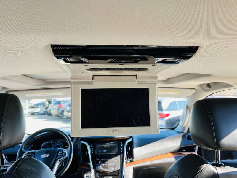 2016 Cadillac Escalade Luxury Collection