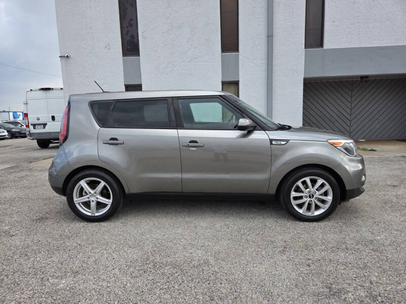 2017 Kia Soul +