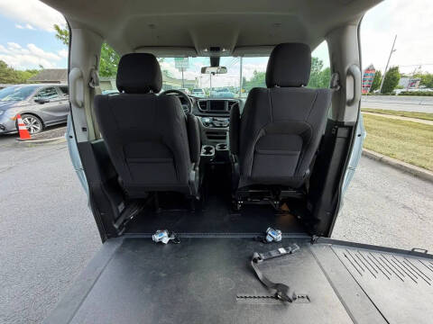 2022 Chrysler Voyager LX
