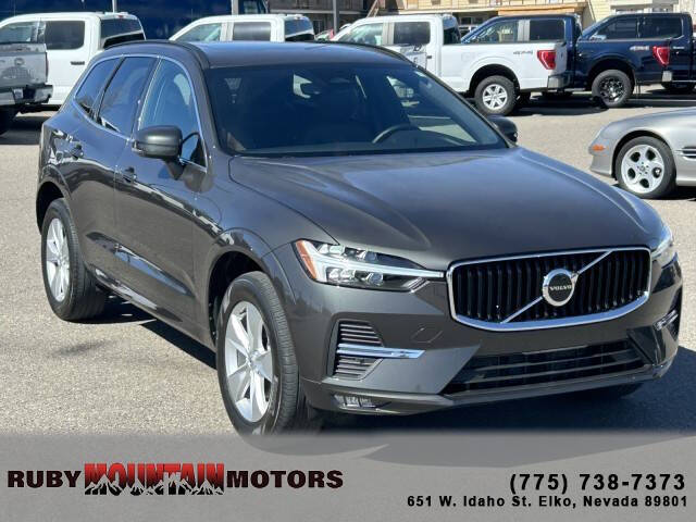 2022 Volvo XC60 B5 Momentum
