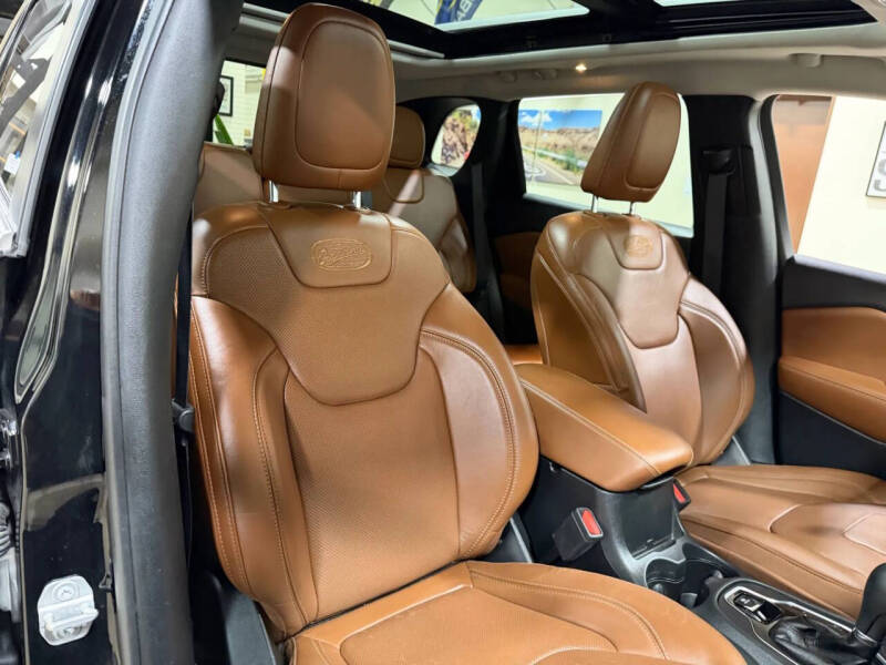 2019 Jeep Cherokee Overland