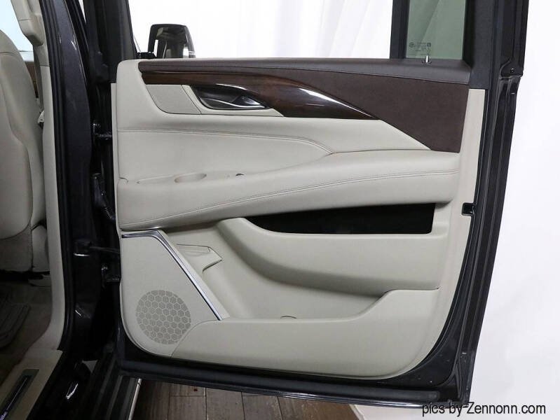 2017 Cadillac Escalade ESV Luxury