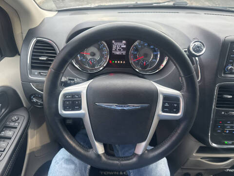 2016 Chrysler Town and Country Touring