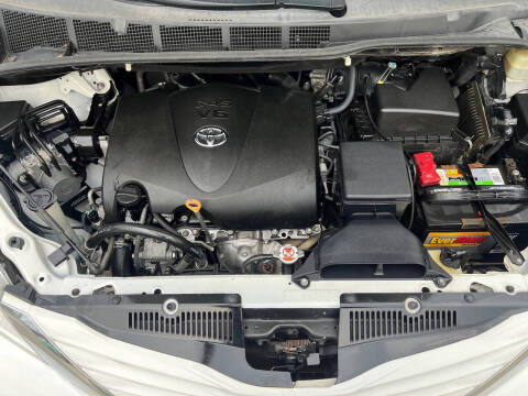 2017 Toyota Sienna LE 8-Passenger