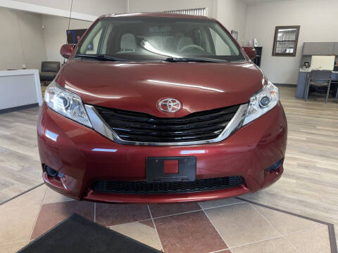 2014 Toyota Sienna LE 7-Passenger Auto Access Seat