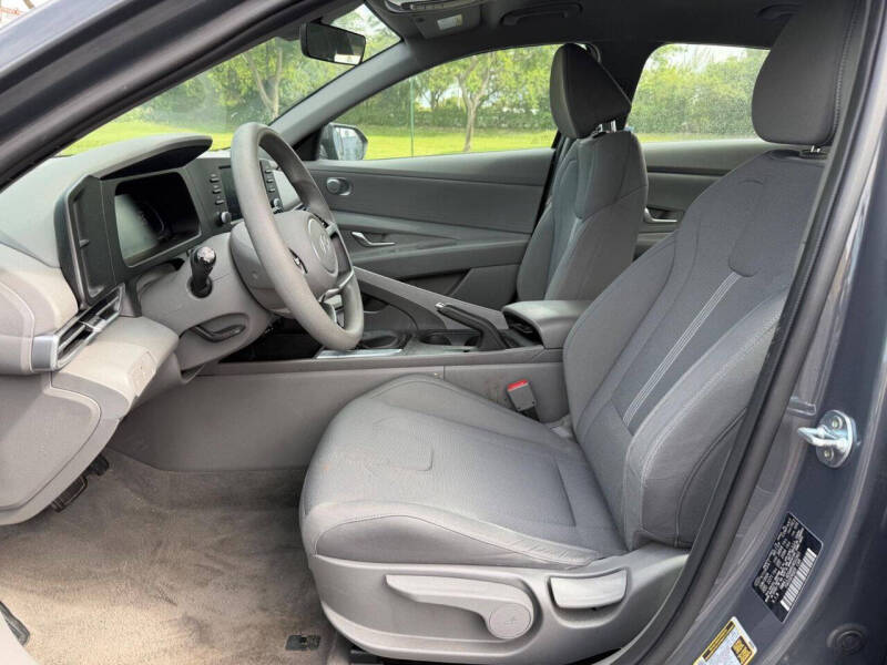 2024 Hyundai Elantra SE