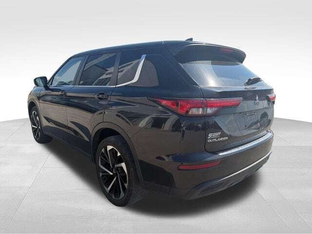 2022 Mitsubishi Outlander ES