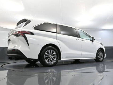 2021 Toyota Sienna LE 8-Passenger