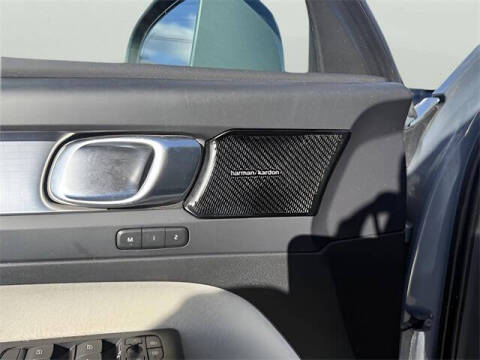 2022 Volvo XC40 T5 Momentum