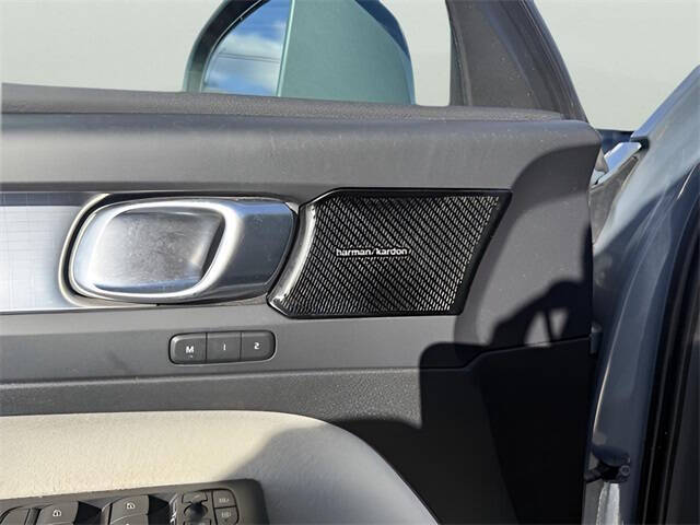 2022 Volvo XC40 T5 Momentum