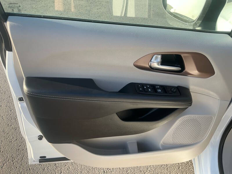 2024 Chrysler Voyager LX