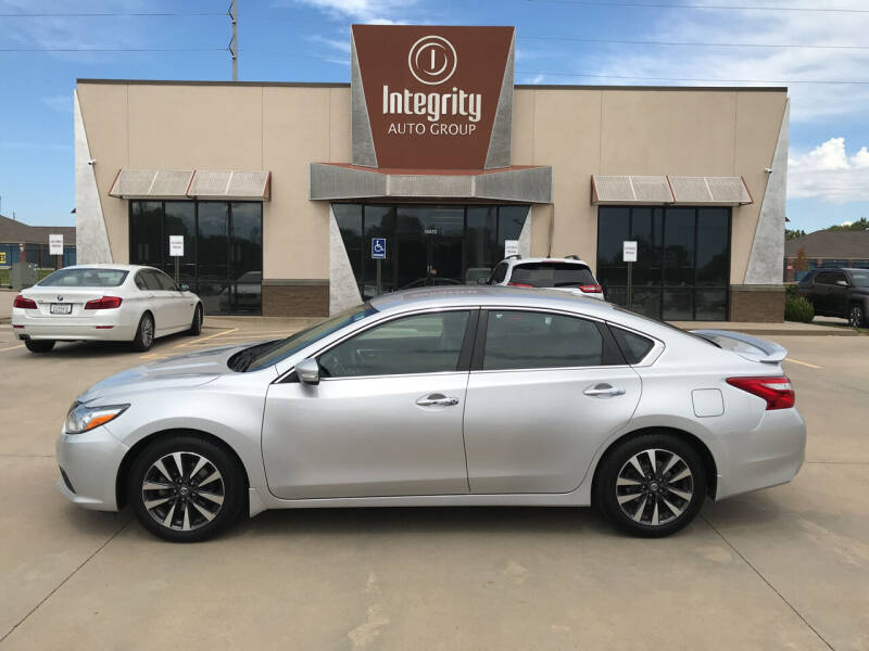 2017 Nissan Altima for sale at Integrity Auto Group in Wichita KS