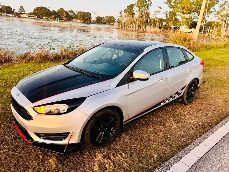 2016 Ford Focus SE photo 15