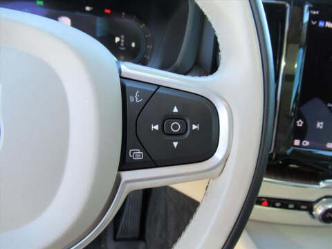 2022 Volvo XC60 B5 Momentum