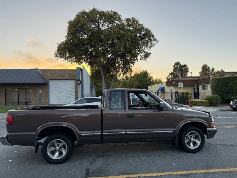 2000 Chevrolet S-10 LS