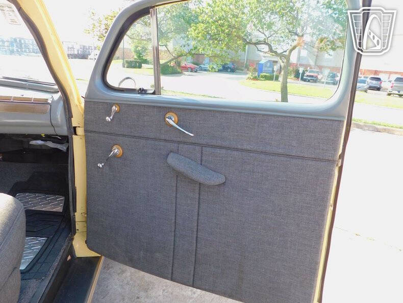 1942 Ford Super Deluxe