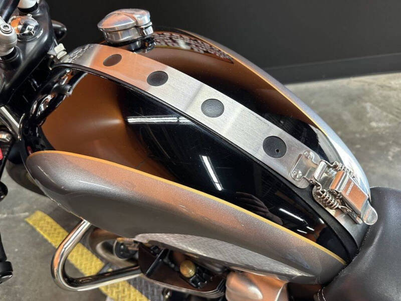 2017 Triumph Street Cup Jet Black/Silver Ic