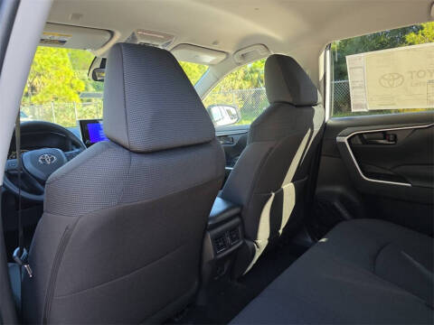 2025 Toyota RAV4 Hybrid LE