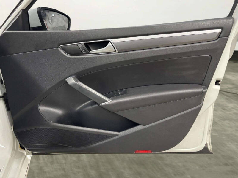 2017 Volkswagen Passat 1.8T R-Line