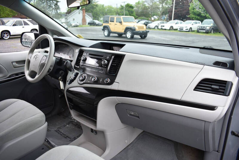 2012 Toyota Sienna Base 7-Passenger