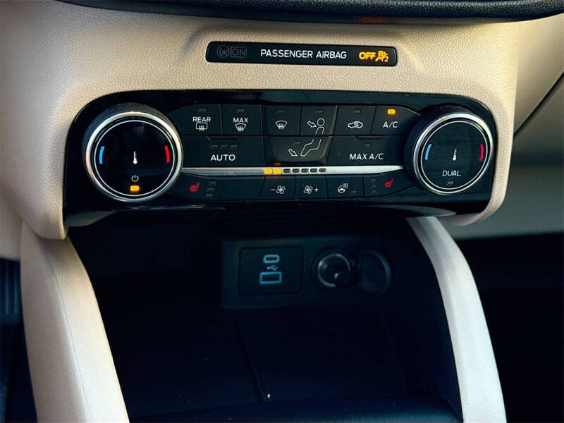 2022 Ford Escape SEL