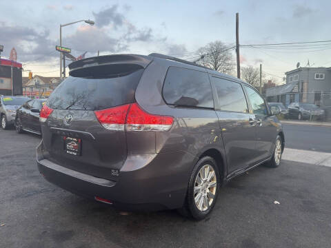 2012 Toyota Sienna XLE 7-Passenger