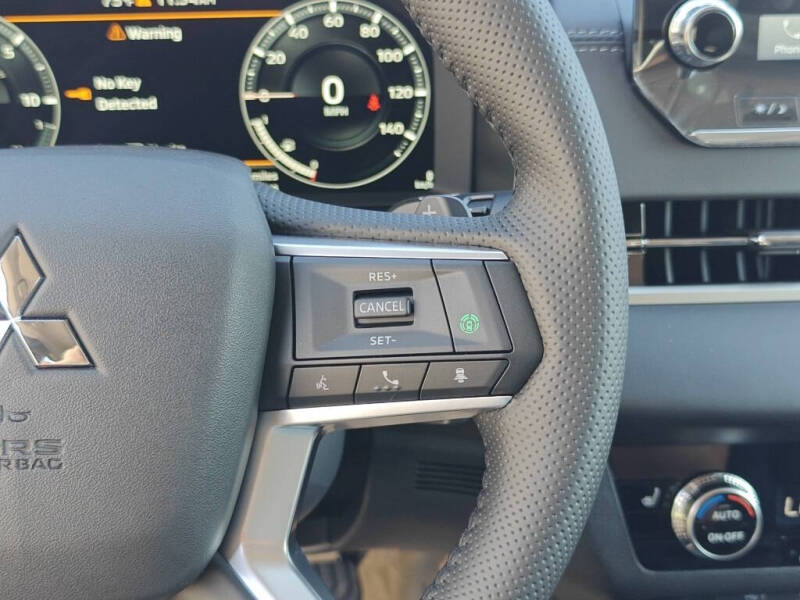 2025 Mitsubishi Outlander PHEV SE