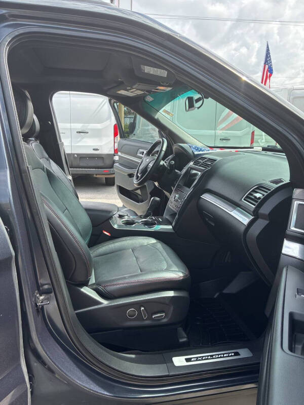 2017 Ford Explorer Sport