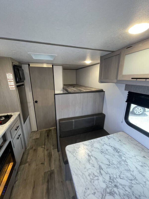 2024 Coleman DUTCHMAN