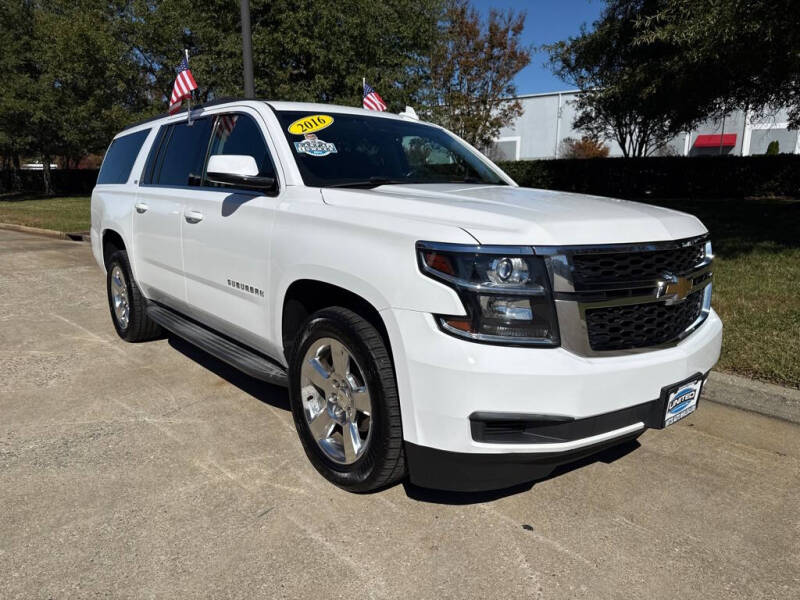 2016 Chevrolet Suburban LT's photo