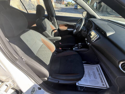 2020 Nissan Kicks SR